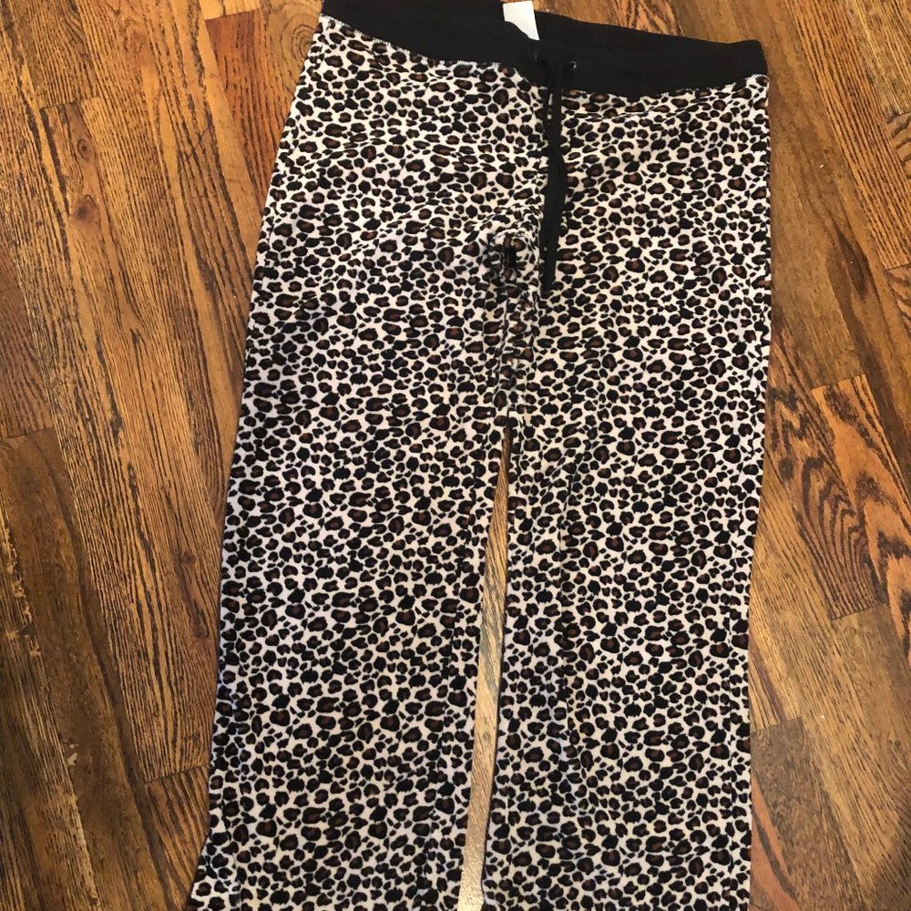 large Old Navy Leopard print pajama bottoms